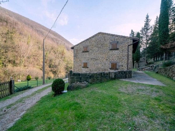 casa indipendente in vendita a Reggello