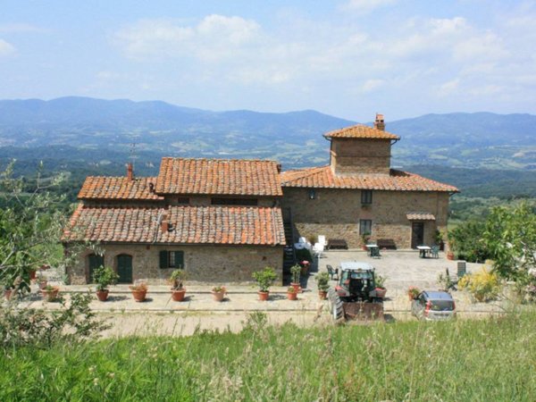 casa indipendente in vendita a Reggello