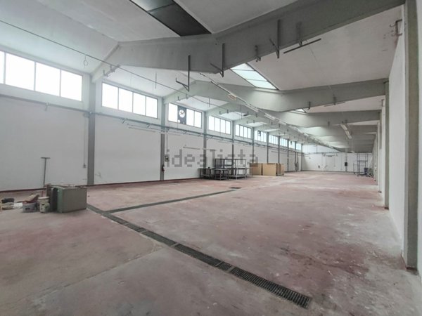 capannone in vendita a Reggello