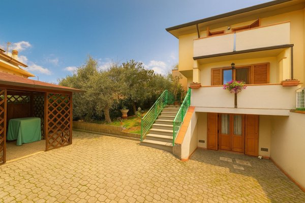 casa indipendente in vendita a Reggello