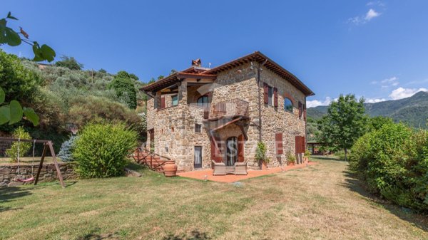 casale in vendita a Reggello