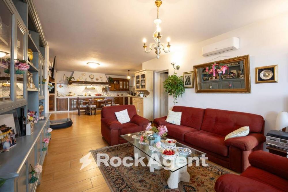 casa indipendente in vendita a Reggello