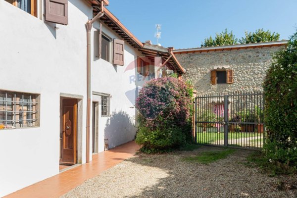 casa indipendente in vendita a Reggello in zona Cascia