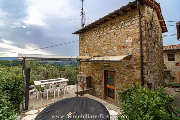 casa indipendente in vendita a Reggello in zona Donnini