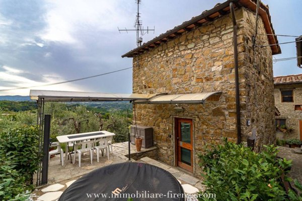 casa indipendente in vendita a Reggello in zona Donnini