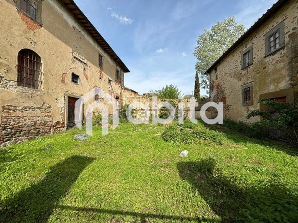 casa semindipendente in vendita a Reggello