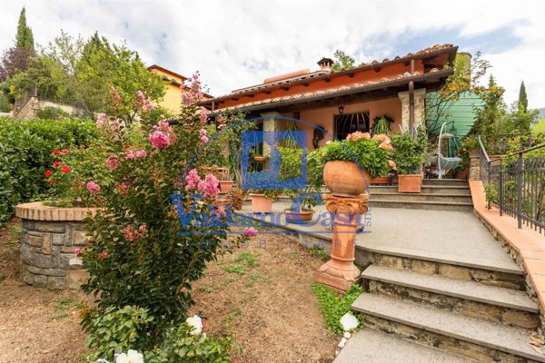 casa indipendente in vendita a Reggello