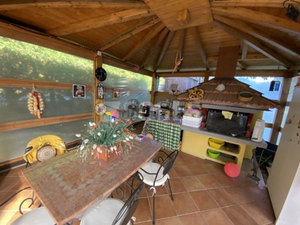 casa indipendente in vendita a Reggello in zona Leccio