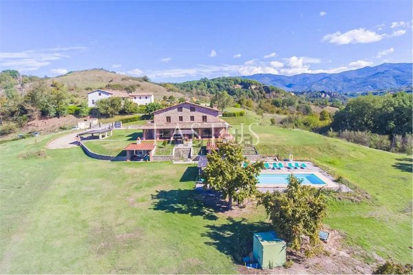 casa indipendente in vendita a Reggello