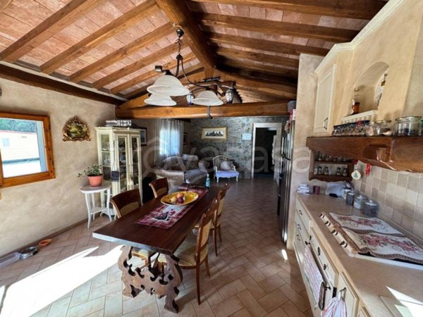 casa indipendente in vendita a Reggello