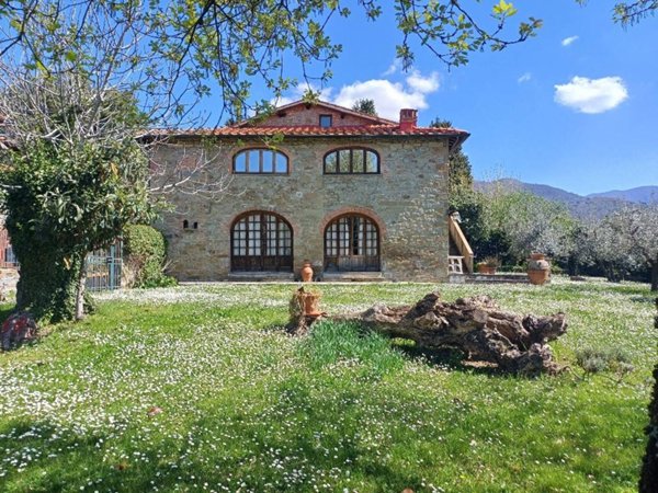 casa indipendente in vendita a Reggello