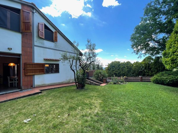 casa indipendente in vendita a Reggello