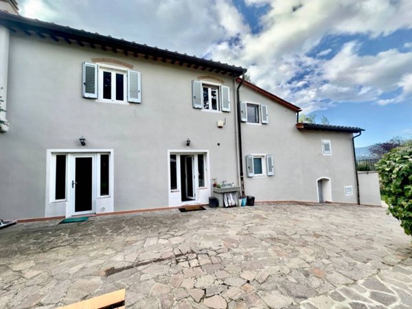 casa indipendente in vendita a Reggello