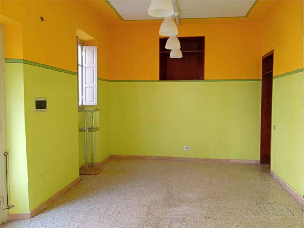 negozio in vendita a Reggello in zona Tosi