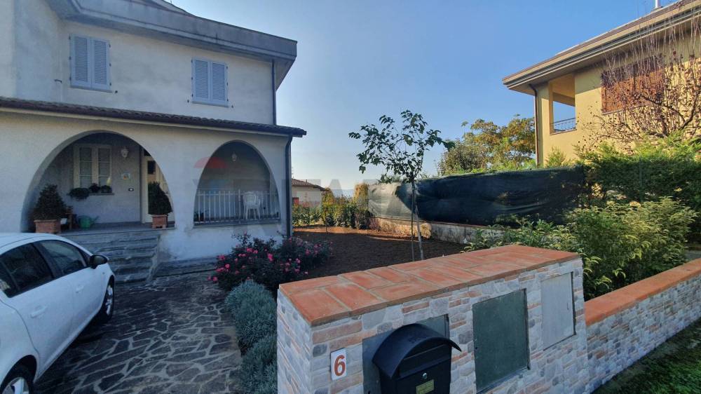 casa indipendente in vendita a Reggello