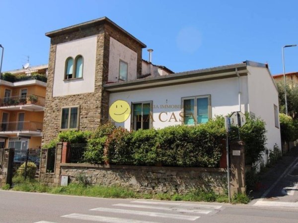 casa indipendente in vendita a Reggello