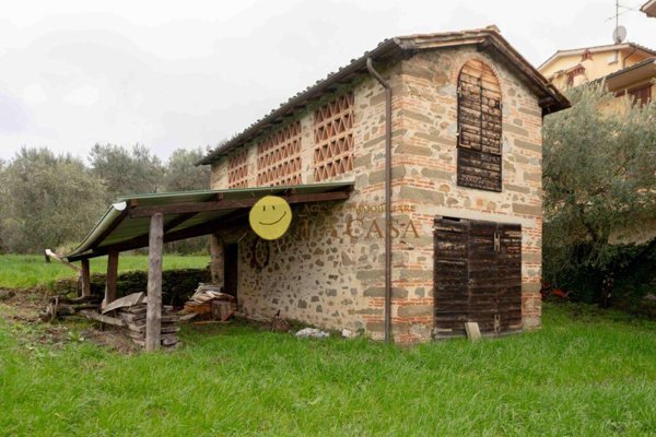 intera palazzina in vendita a Reggello in zona Cascia