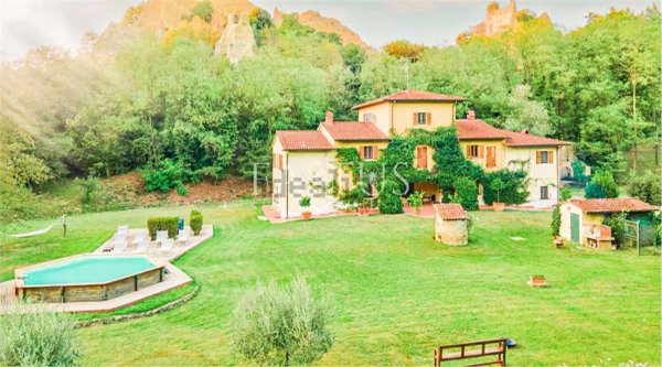 casa indipendente in vendita a Reggello