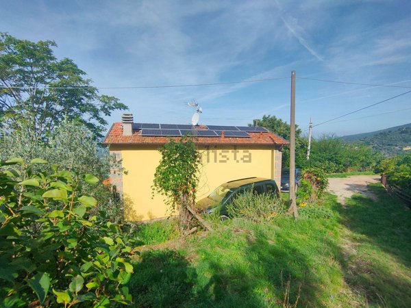 casa indipendente in vendita a Reggello