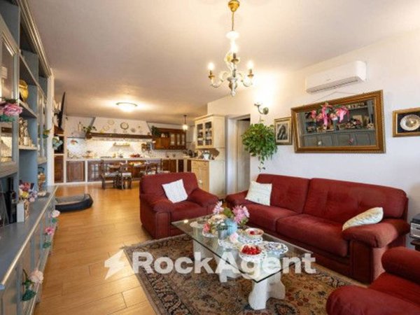 casa indipendente in vendita a Reggello