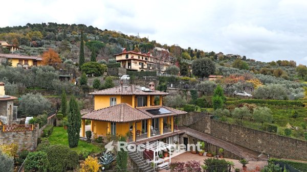casa indipendente in vendita a Reggello