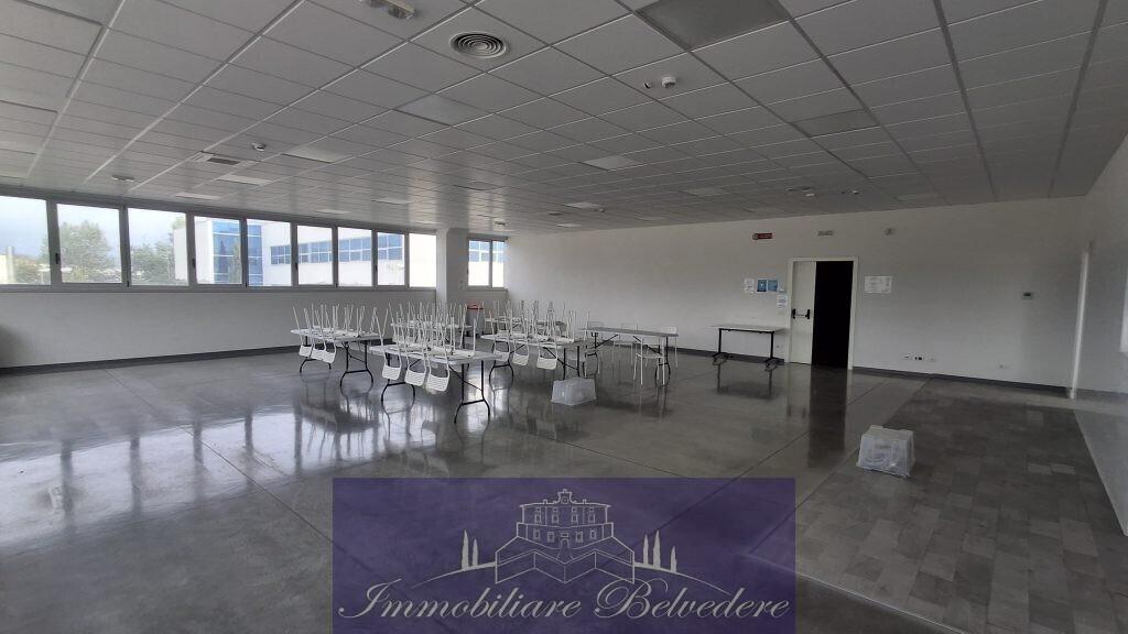 locale commerciale in vendita a Reggello