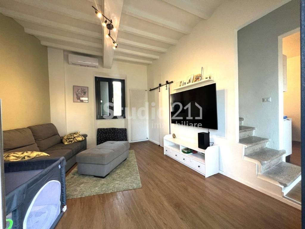 appartamento in vendita a Reggello in zona Matassino