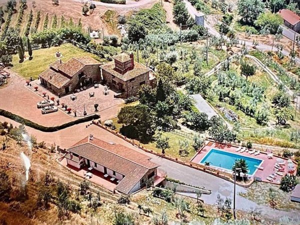 casa indipendente in vendita a Reggello