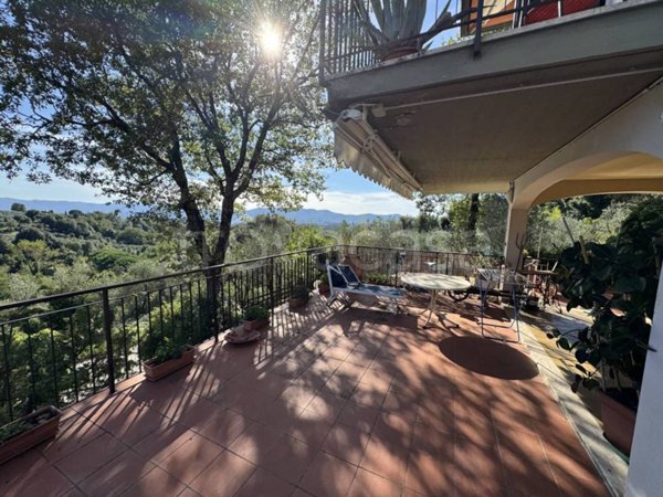 casa indipendente in vendita a Reggello