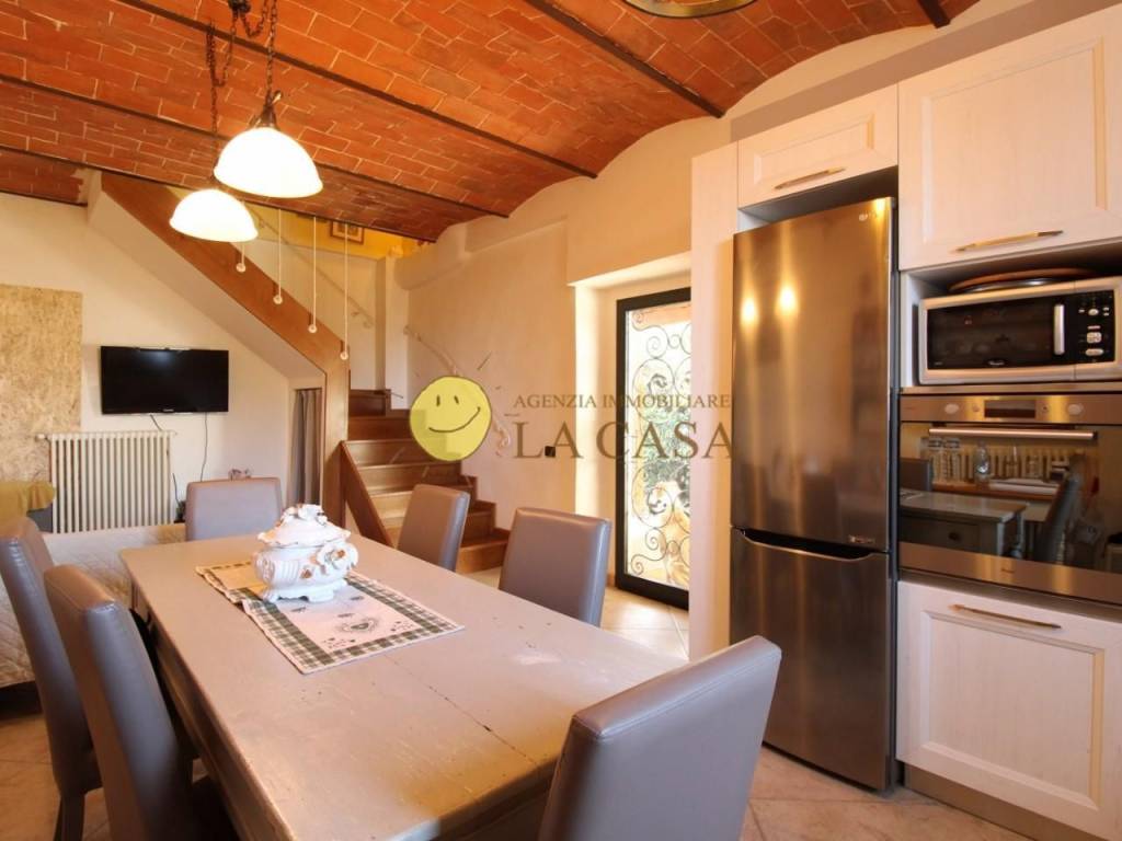 casa indipendente in vendita a Reggello in zona Cascia