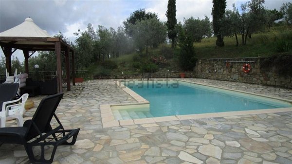 casa indipendente in vendita a Reggello