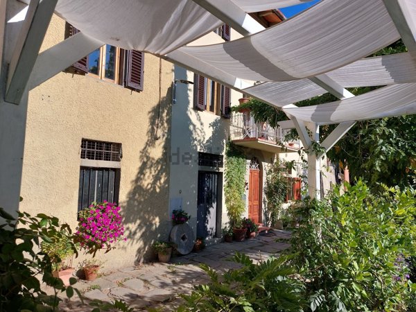 casa semindipendente in vendita a Reggello