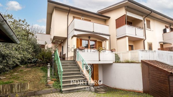 casa indipendente in vendita a Reggello