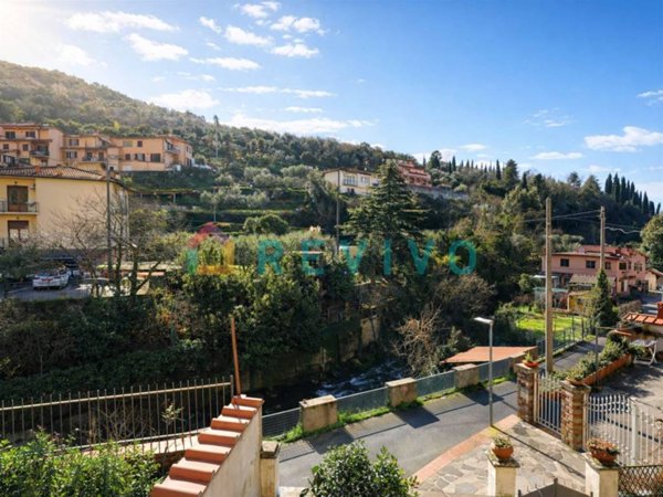 casa indipendente in vendita a Reggello