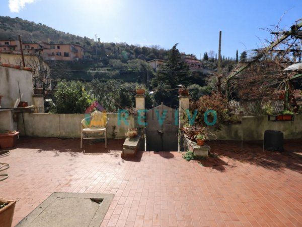 casa indipendente in vendita a Reggello