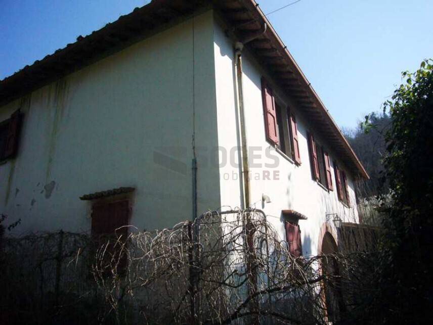 casa indipendente in vendita a Reggello