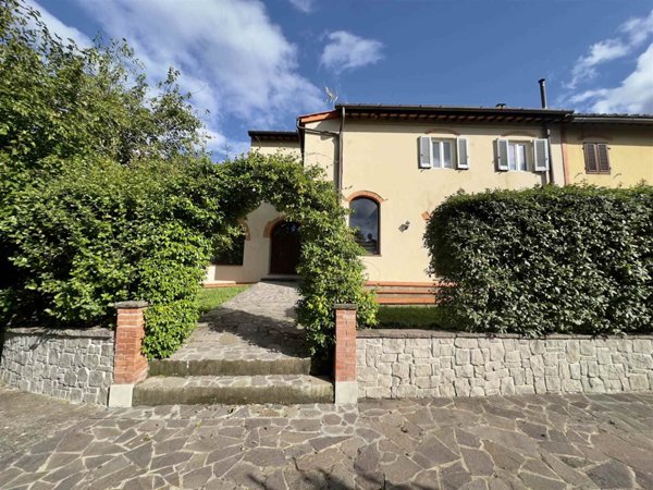 casa indipendente in vendita a Reggello in zona Leccio