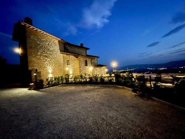 casa indipendente in vendita a Reggello