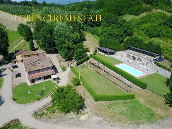 casale in vendita a Reggello