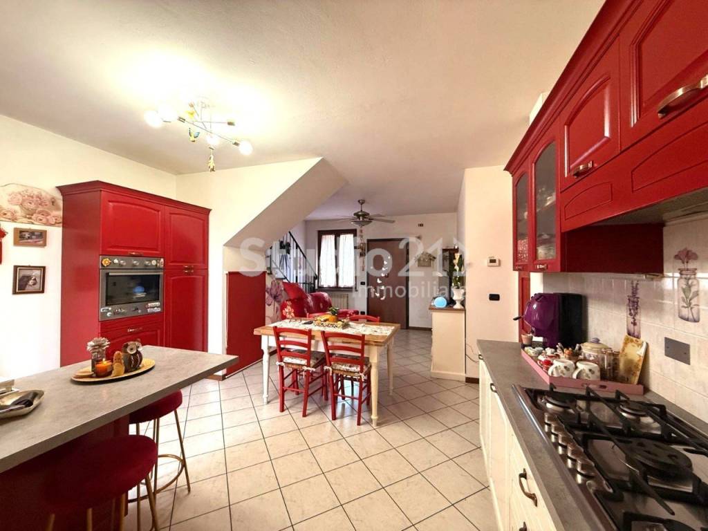 appartamento in vendita a Reggello in zona Montanino