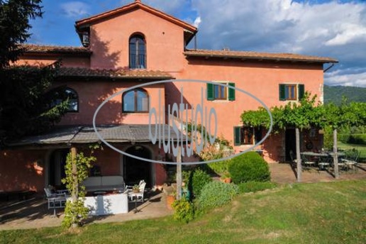 casa indipendente in vendita a Reggello