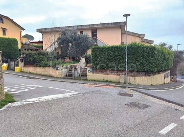 appartamento in vendita a Reggello in zona Pietrapiana