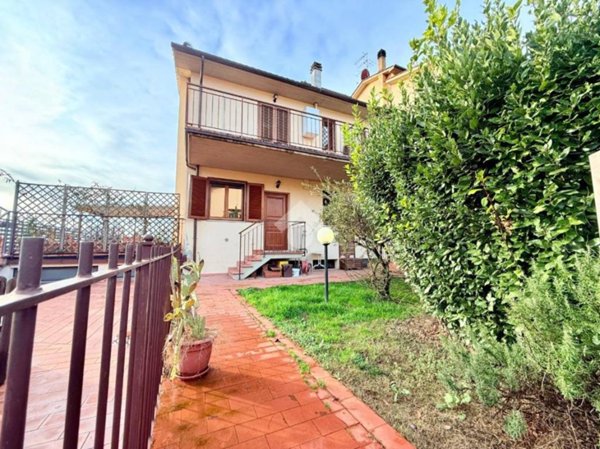 casa indipendente in vendita a Reggello in zona Cascia