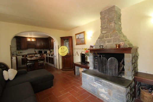 intera palazzina in vendita a Reggello