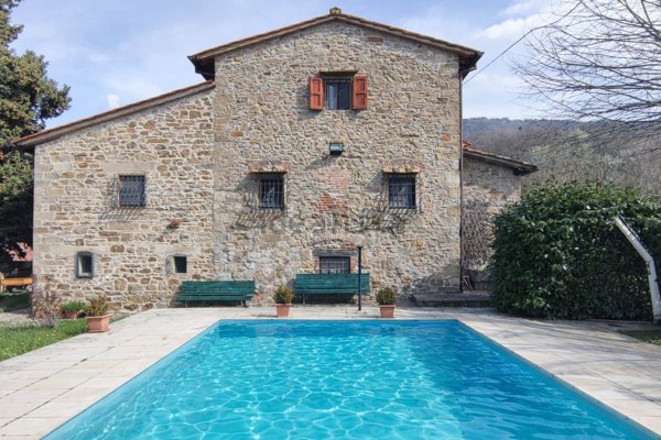 casale in vendita a Reggello