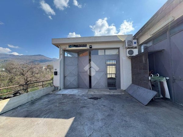 locale commerciale in vendita a Reggello