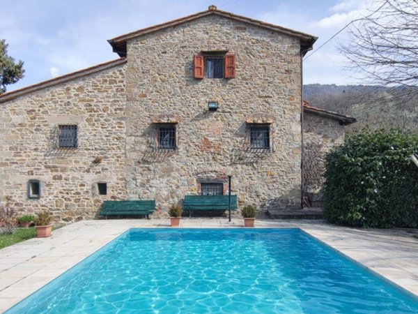 casa indipendente in vendita a Reggello