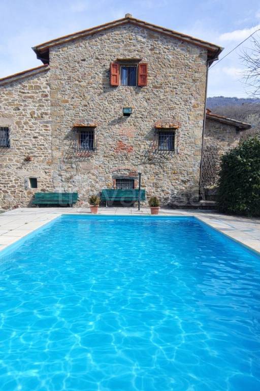 casa indipendente in vendita a Reggello