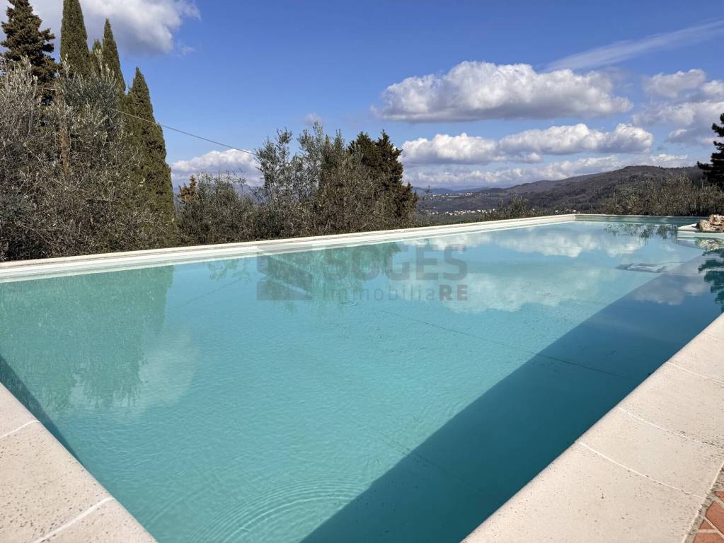 casa indipendente in vendita a Reggello in zona Donnini