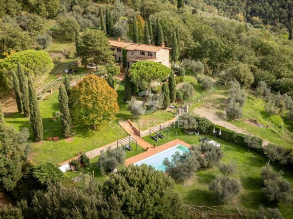 casa indipendente in vendita a Reggello